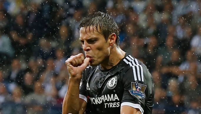 Cesar Azpilicueta z Chelsea slaví gól v síti WBA