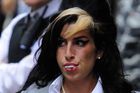 Opilou Amy Winehouseovou v Srbsku vybučeli