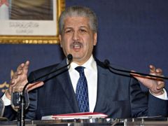 Alžírský premiér Abdelmalek Sellal měl na tiskové konferenci co vysvětlovat.