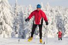 Zasněžené hory vábí, roste zájem o běžky. Sporten loni vyrobil 95 tisíc párů lyží