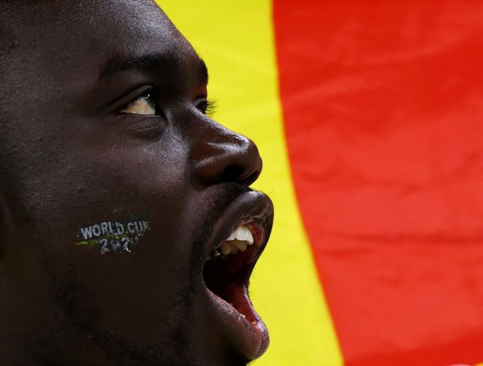 Senegalský fanoušek v zápase MS 2022 Senegal - Nizozemsko