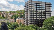 Karlovarský hotel Thermal byl vystavěn ve funkcionalistickém slohu v letech 1967 - 1976 podle projektu architektů Věry a Vladimíra Machoninových.