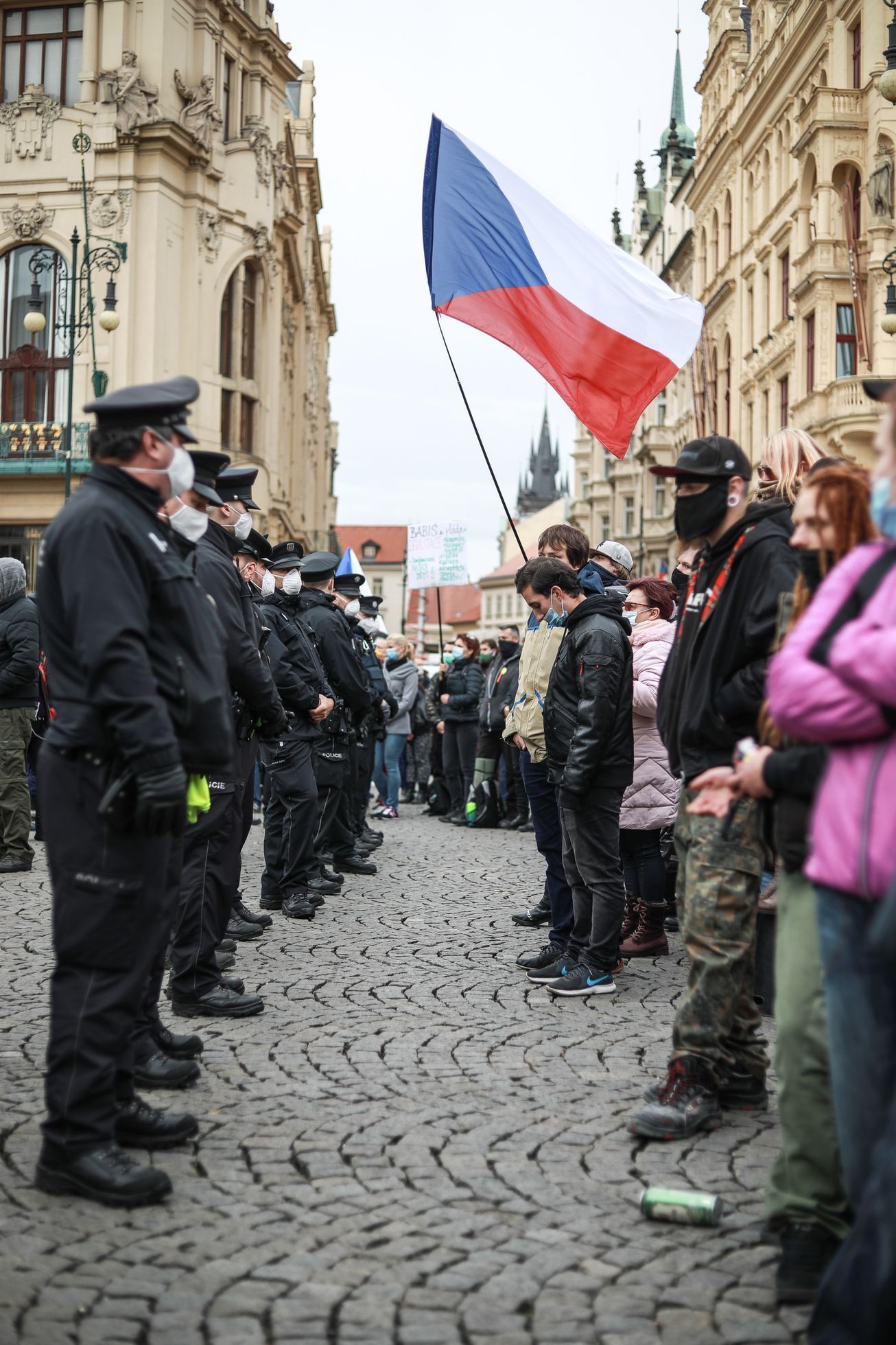 Demonstrace proti omezování svobod, koronavirus, Náměstí republiky, 28. 10. 2020