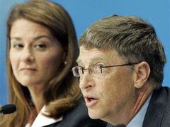 Nadace Melindy a Billa Gatesových podporuje výzkum vakcíny proti HIV.