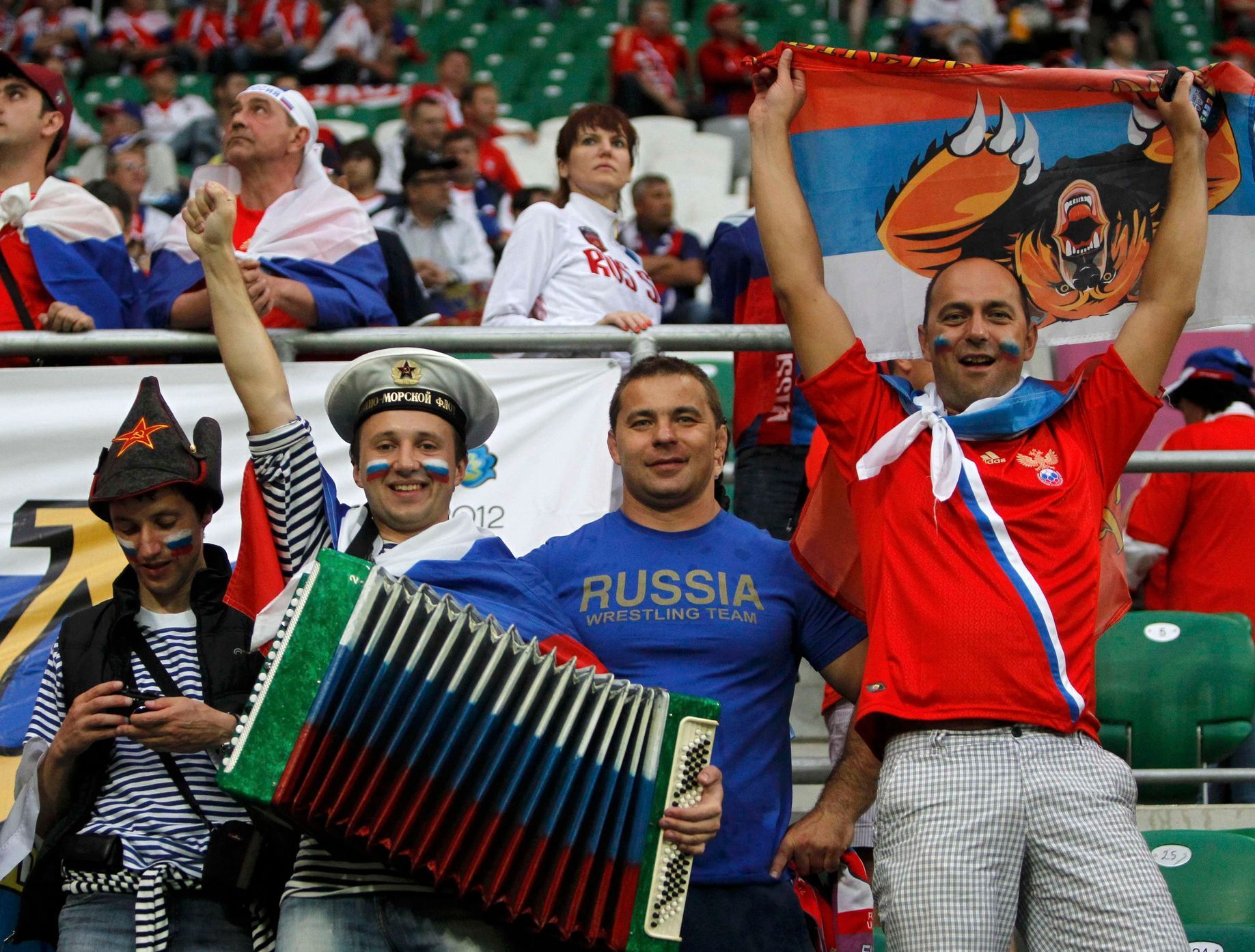 Ruští fanoušci na Euru 2012. (Rusko - Česká republika)