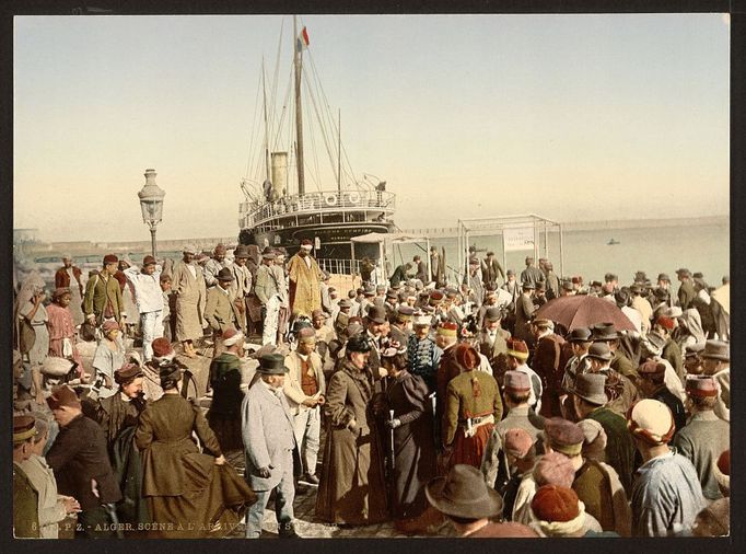 Alžírsko a Tunis na unikátních barevných historických fotografiích (počátky cestovatelské a street fotografie)