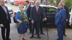 Miloš Zeman s manželkou dorazili do volebního štábu