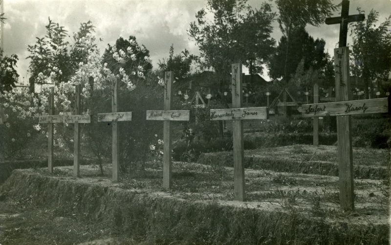 Hroby vojáků 12. pěší divize čs. armády v Užhorodě.