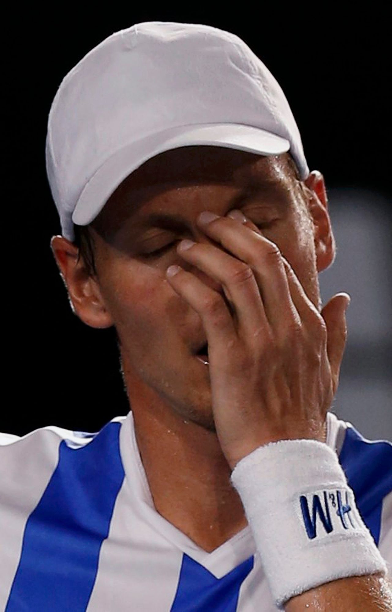 Tomáš Berdych smutní po prohraném semifinále Australian Open
