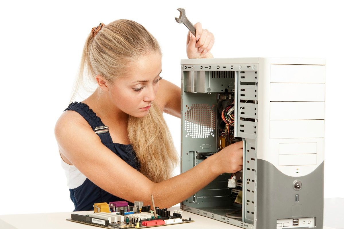 Ajťačka 2 - IT oddělení - žena - programátorka - počítač - oprava