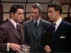 Z filmu Provaz (Rope), rok 1948. Granger, v roli nervově labilního vraha, stojí vlevo.