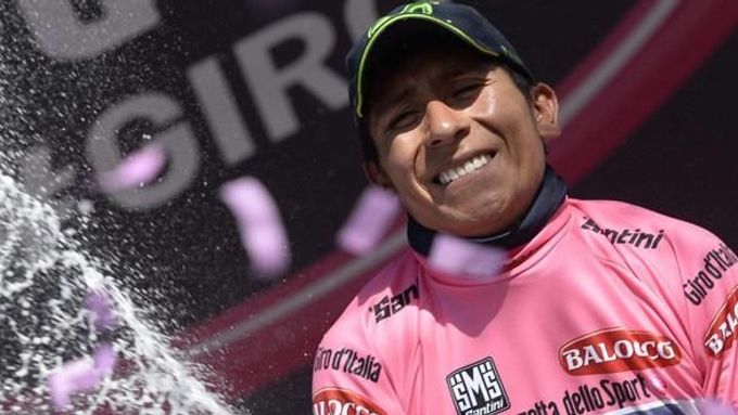 Nairo Quintana dovezl růžový trikot do Terstu jako první Kolumbijec v historii.