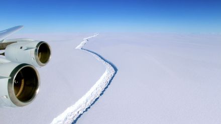 Mapa Antarktidy se znovu přepisuje. Ulomená kra může ohrozit lodě klidně za dva roky, říká geograf