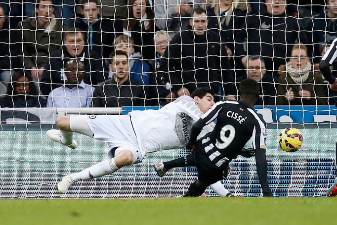 PL, Newcastle - Chelsea: Thibaut Courtois - Papiss Demba Cissé