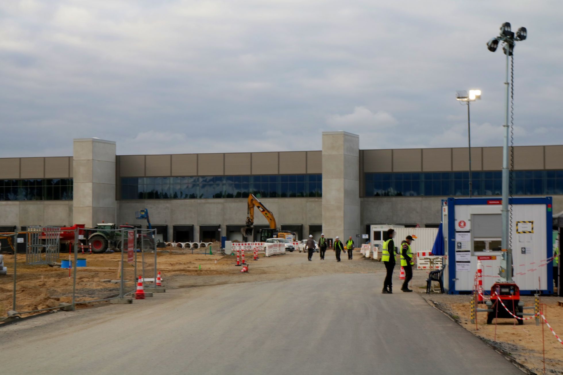 Tesla výstavba továrny Gigafactory u Berlína září 2021