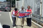 Chce zemřít se svými soudruhy. 95letému veteránovi zakázali návrat do Severní Koreje