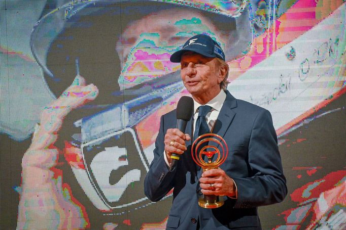 Emerson Fittipaldi při přebírání Zlatého volantu jako Osobnost světového motorsportu v kategorii automobilů