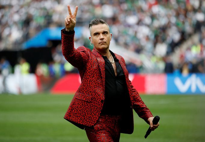 Robbie Williams zpívá na slavnostním zahájení fotbalového MS 2018 v Rusku.