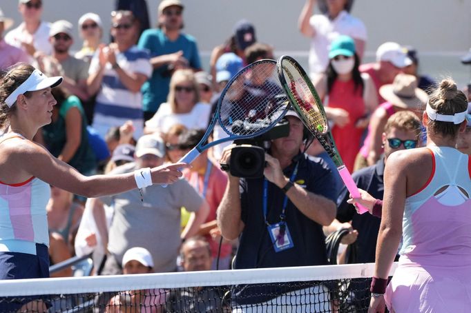 US Open 2022, 4. den (Azarenková, Kosťuková)