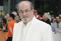 Salman Rushdie vydal 663 stran o životě s fatvou