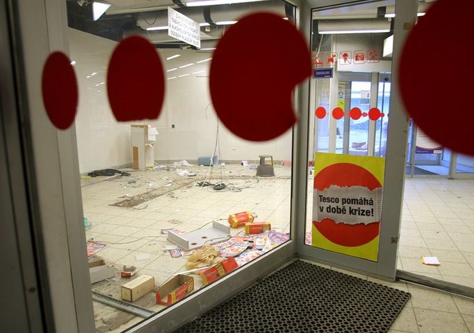 Proti sloganu "Tesco pomáhá v době krize" protestovalo v lednu Sdružení obrany spotřebitelů. Více čtěte ZDE .