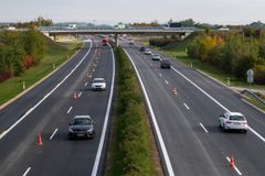 Skončila rozsáhlá oprava dálnic u Hradce Králové. Stavbaři vyměnili roky starý asfalt