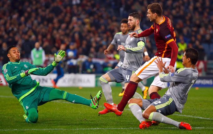 AS Roma's Edin Dzeko (2R) in action with Real Madrid