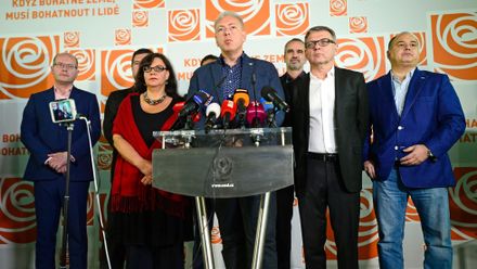 Babišova vláda vznikla na lživé kampani. Sněmovna by jí už dnes měla vystavit stopku, říká Chovanec