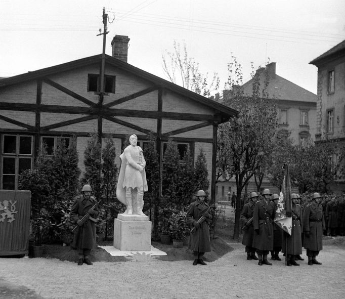 Dobový snímek z pražské čtvrti Vršovice. Rok 1947