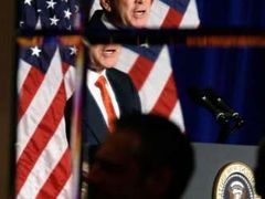 Americký prezident hledá spolu se svými nejbližšími spolupracovníky řešení irácké krize