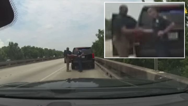Policista zastavil rychle jedoucí auto. Když poznal řidiče, raději vypnul kameru; Zdroj foto: Aktuálně.cz/Facebook/Louisiana State Police