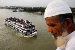 V Bangladéši ztroskotala loď s 250 lidmi, 100 se zachránilo