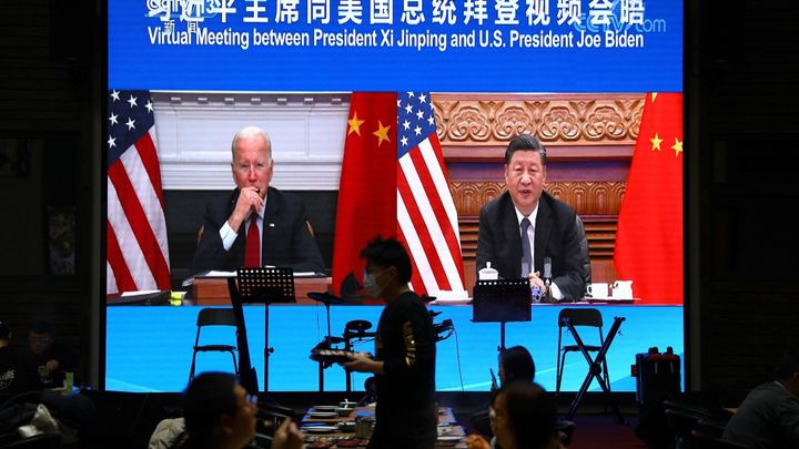 Soupeření USA a Číny nesmí přerůst v konflikt, řekl Biden Si Ťin-pchingovi; Zdroj foto: Reuters