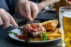 Burgerfest 2025: Když se burger stane uměním a puberta gastronomickým zážitkem