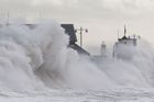 Jihozápadní Francii sužuje ničivá bouře Leiv, úřady zakázaly jízdu nákladních aut