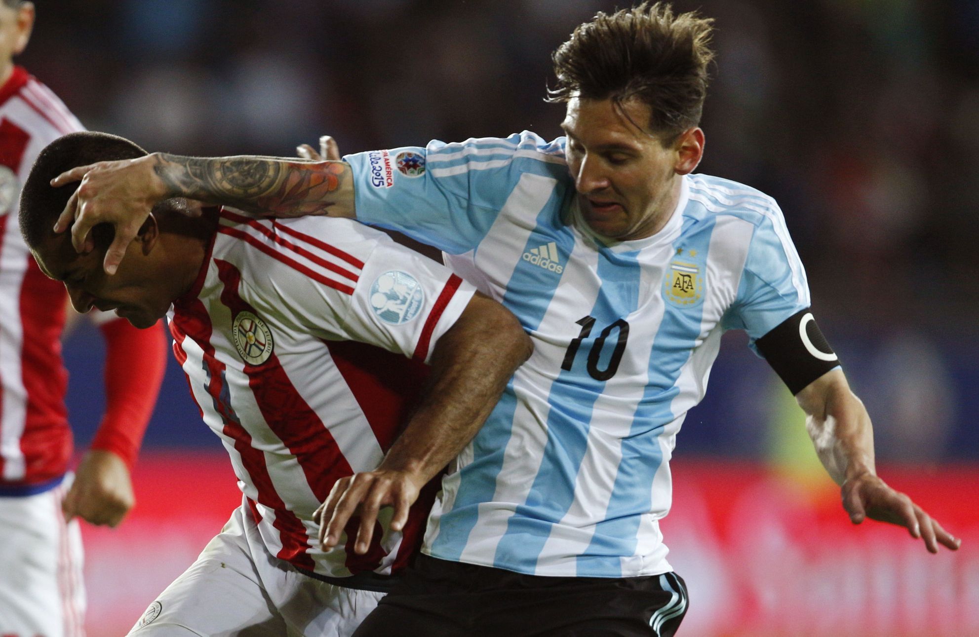Messi a Da Silva na Cópa America 2015