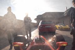 Kdo je formulový fantom z D4? Podnikatel a expolicista, jeho syn měl bizarní obhajobu