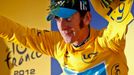 Bradley Wiggins se raduje z vítězství v 19. etapě Tour de France 2012.