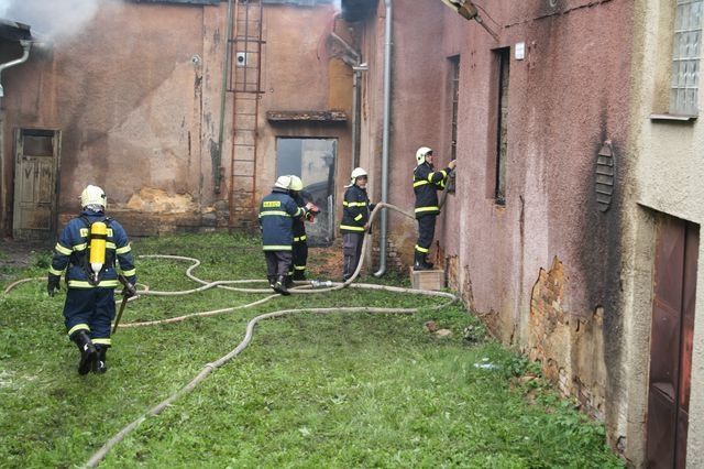 Požár strojírenské firmy v Holoubkově na Rokycansku
