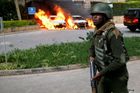 Jeden terorista se odpálil a hotelem otřásala střelba. Fotografie z útoku v Nairobi