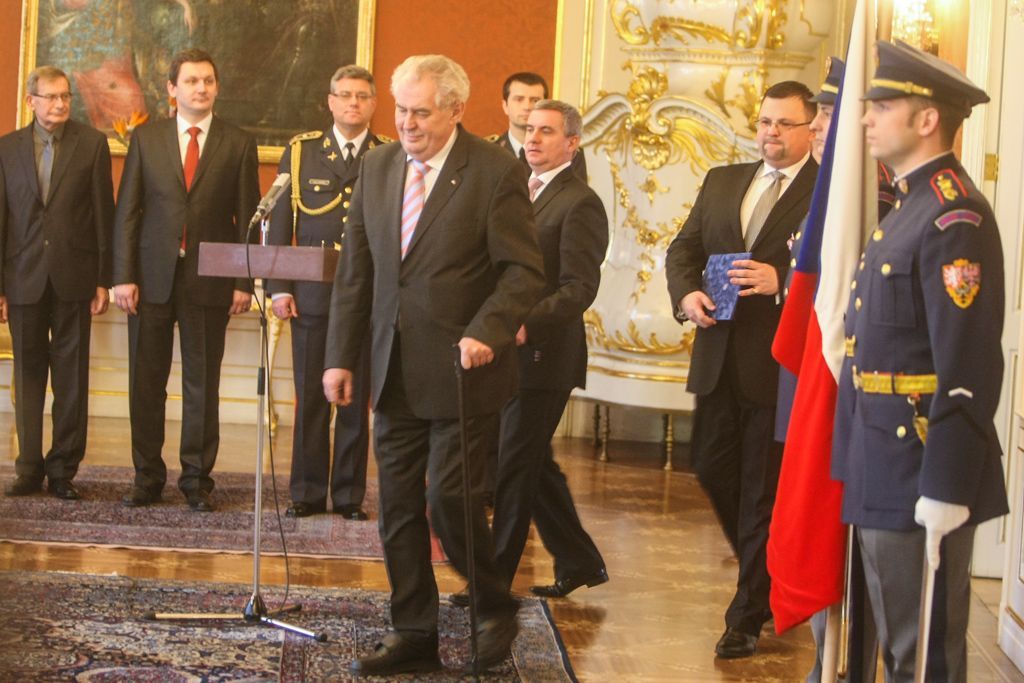 Miloš Zeman jmenuje Bohuslava Sobotku premiérem