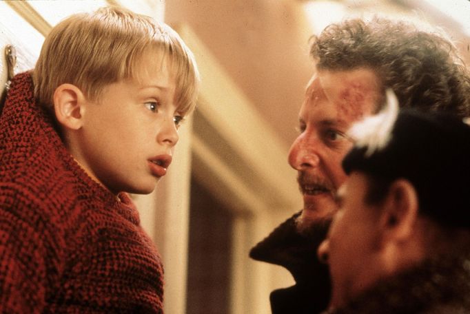 Macaulay Culkin, Daniel Stern a Joe Pesci v prvním dílu Sám doma z roku 1990.