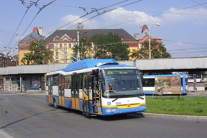 Další českou firmou vyrábějící trolejbusy je SOR Libchavy. Toto je typ SOR TN 12, částečně nízkopodlažní trolejbus vyrobený v roce 2008. Tento jezdí v Ostravě.