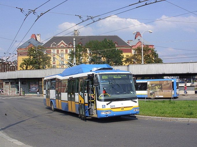 Další českou firmou vyrábějící trolejbusy je SOR Libchavy. Toto je typ SOR TN 12, částečně nízkopodlažní trolejbus vyrobený v roce 2008. Tento jezdí v Ostravě.