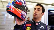 Poslední ranou do Vettelova sebevědomí je fakt, že nejrychlejší čas Red Bull nezajel on - čtyřnásobný mistr světa -, ale dvojka týmu Daniel Ricciardo (na snímku). Jestli mladík z Perthu bude takhle pokračovat, vypěstuje si šampion na Australany dokonalou alergii.