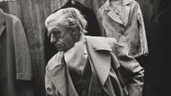 Markéta Luskačová: Edward with clock, Off Cheshire Street Market, London, 1983