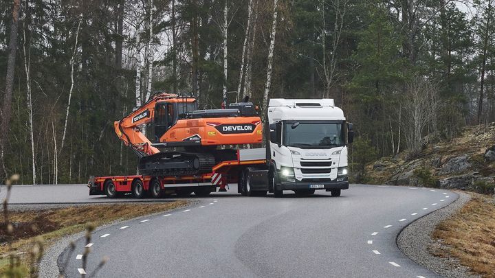 Vodní elektřina, patentovaná recyklace. Scania vyrábí baterie a chystá dálkový tahač
