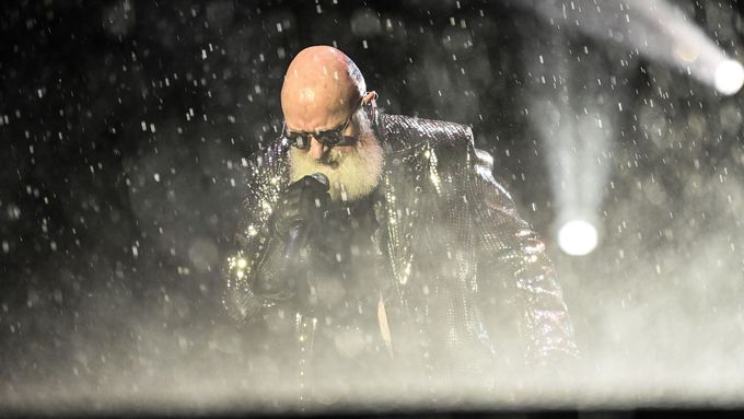 Charismatický Rob Halford jako přirozený lídr kapely i ve svých 72 letech ovládal dění na pódiu.