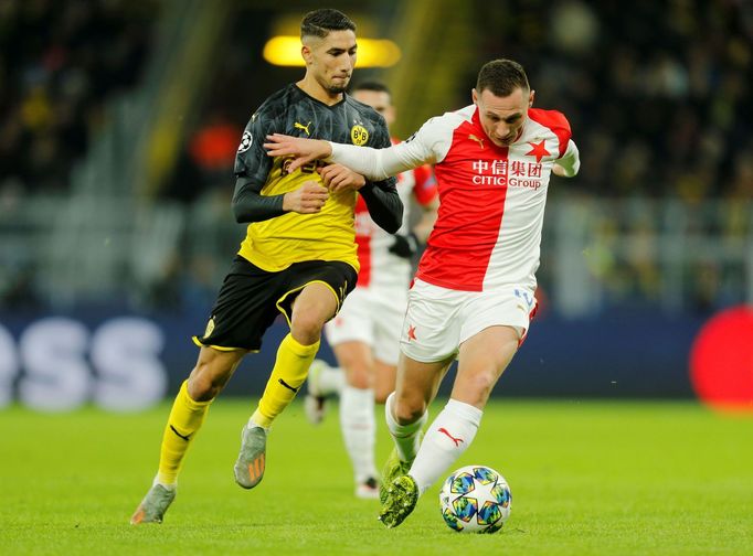 Jan Bořil (vpravo) a Ašraf Hakimí v zápase LM Borussia Dortmund - Slavia