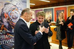 Recenze: Potkali se Čapek, Janáček a Hrůša. Provokativní česká opera ovládla Londýn